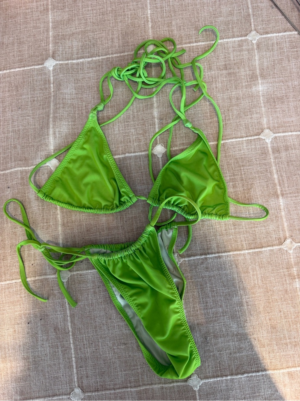 BLACKBOUGH SWIM BIKINI TOP IN BRIGHT GREEN